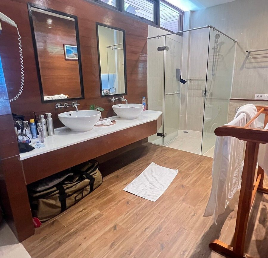 Baan Krating Phuket Resort — Bathroom