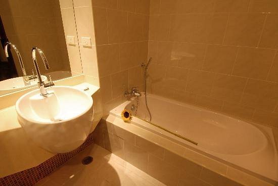 Baan Suwantawe — Bathroom