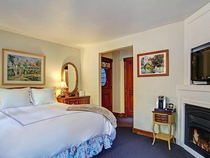 Babbling Brook Inn — Guest room