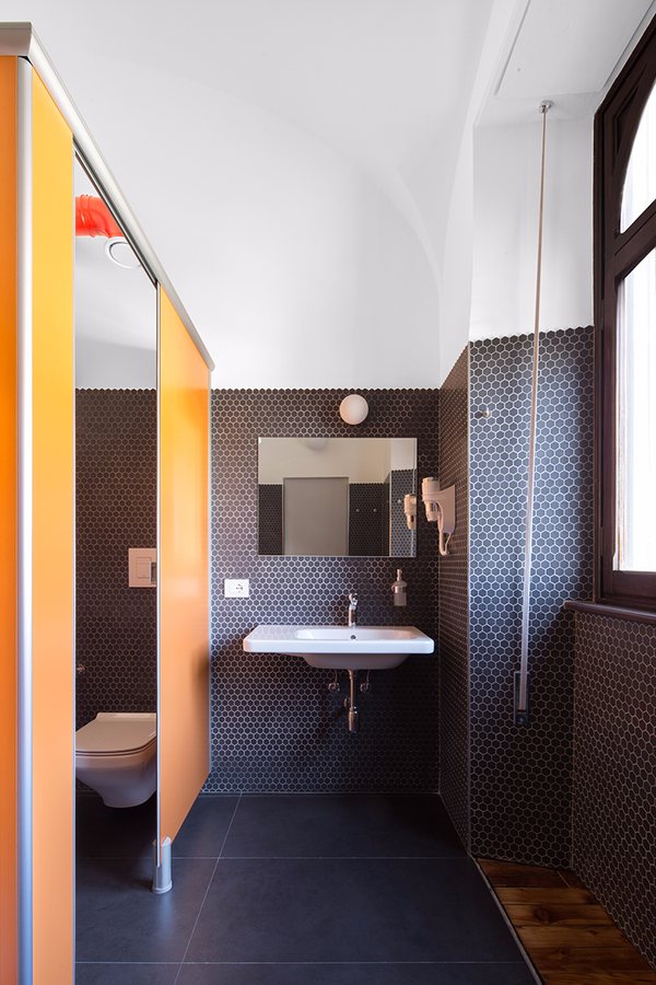 Babila Hostel Bistrot — Bathroom