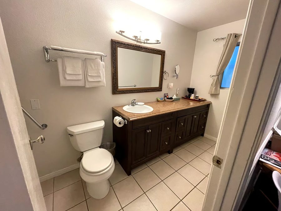 Baby Quail Inn — Bathroom