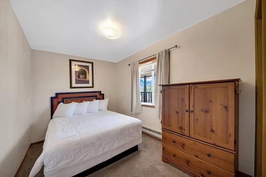 Badlands Hotel and Campground — Guest room
