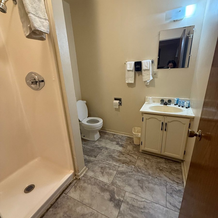 Badlands Motel — Bathroom