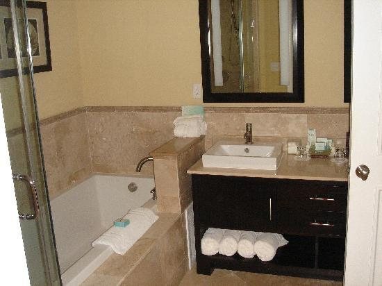 Bahama Bay Resort — Bathroom