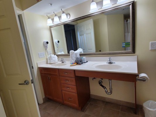 Bahama Sands Luxury Condominiums — Bathroom