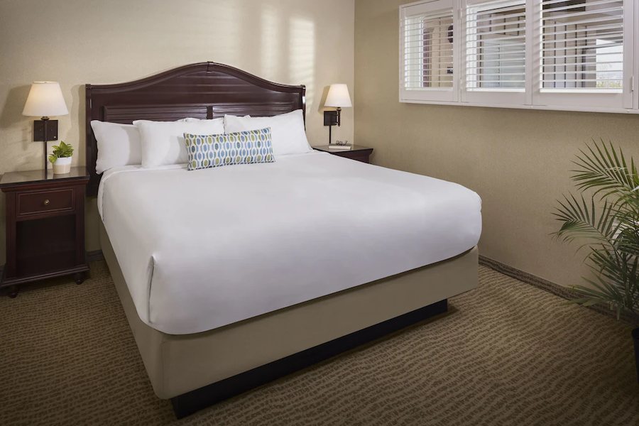 Bahia Resort Hotel San Diego California — Guest room