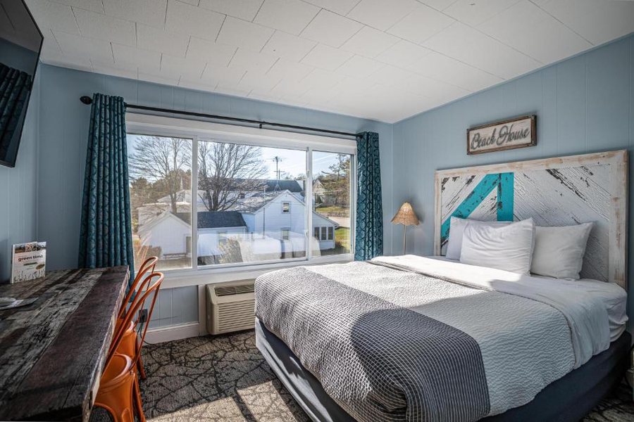 Baileys Harbor Ridges Inn Suites — Guest room