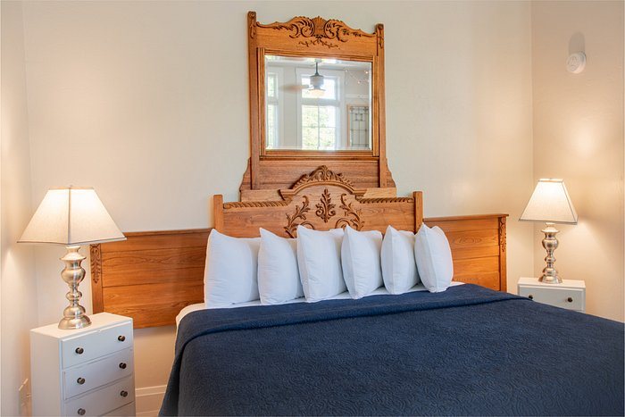 Baileys Harbor Schoolhouse Inn — Guest room