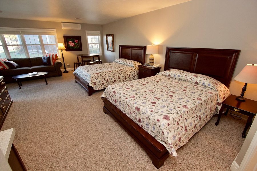 Baileys Harbor Yacht Club Resort — Guest room