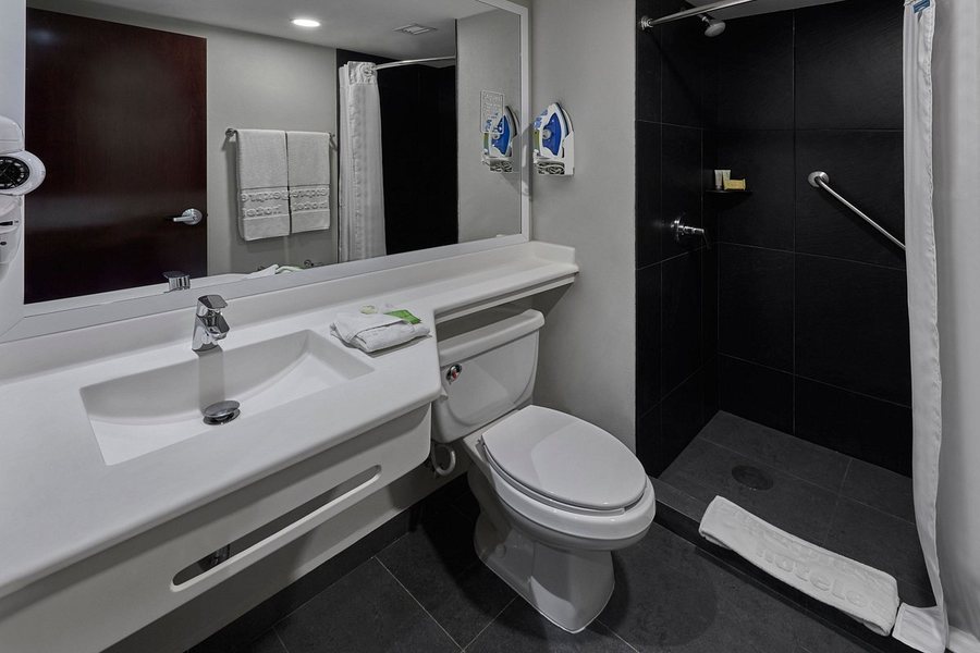 Baja Inn Hoteles Rio — Bathroom