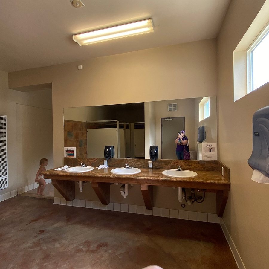 Bakersfield River Run RV Park — Bathroom