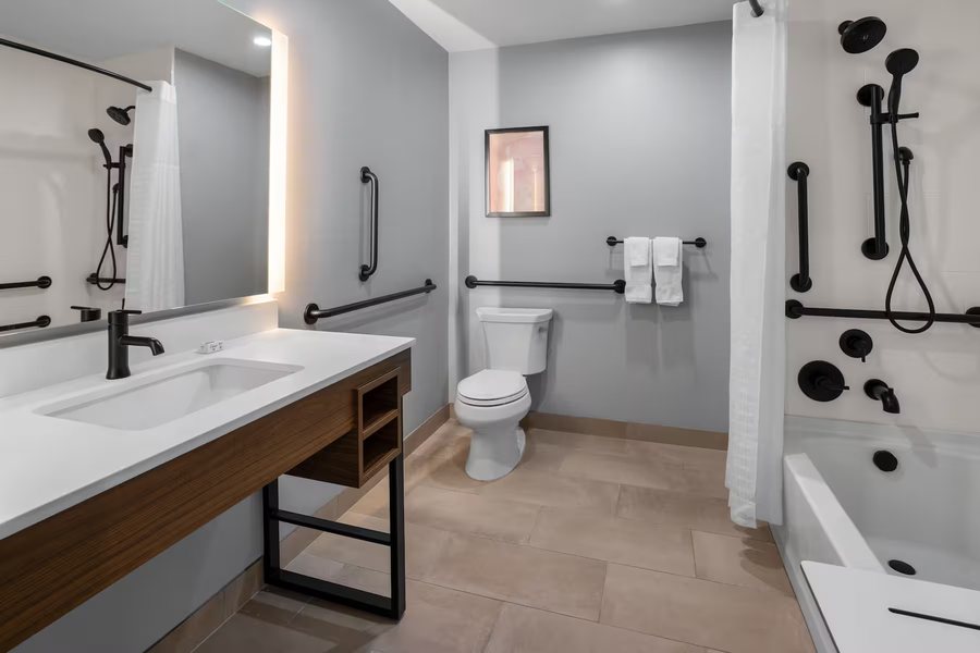 Bakken Airport Hotel Suites XWA — Bathroom