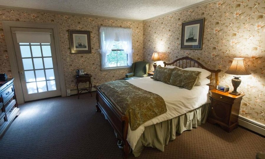 Balance Rock Inn — Guest room
