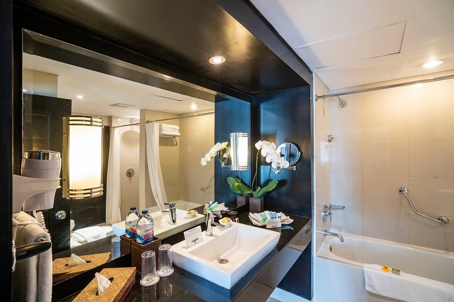 Bali Dynasty Resort Hotel — Bathroom