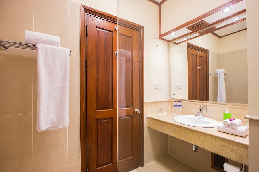 Bali Garden Beach Resort — Bathroom