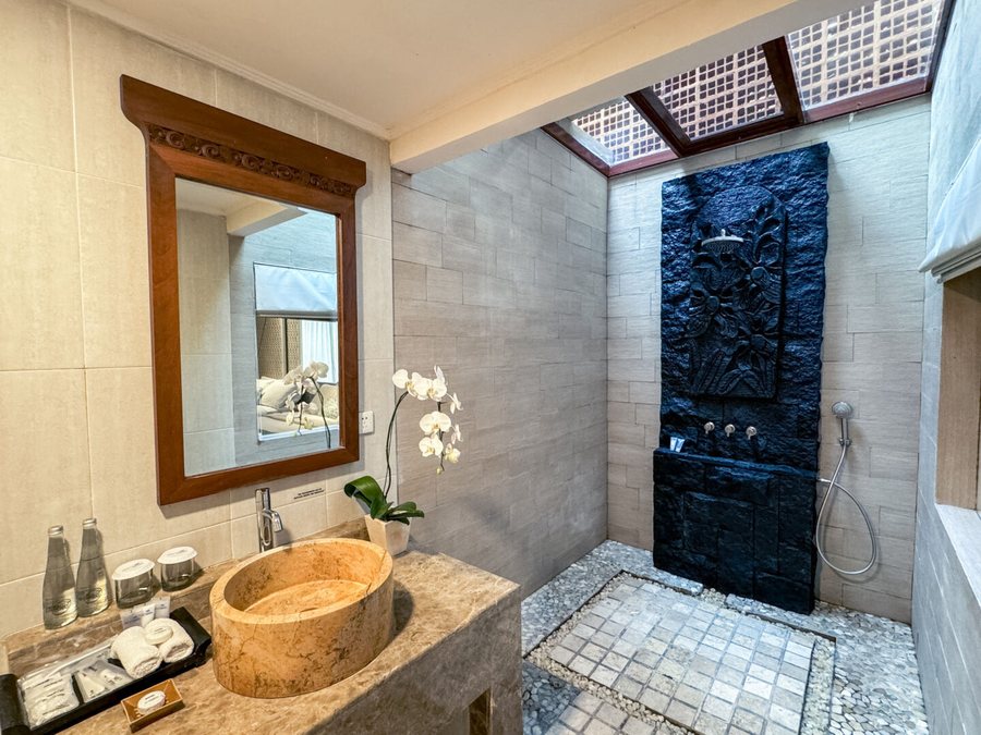 Bali Mandira Beach Resort Spa — Bathroom