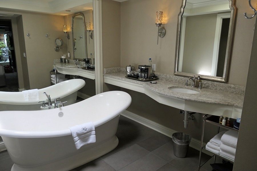 Ballard House Inn — Bathroom
