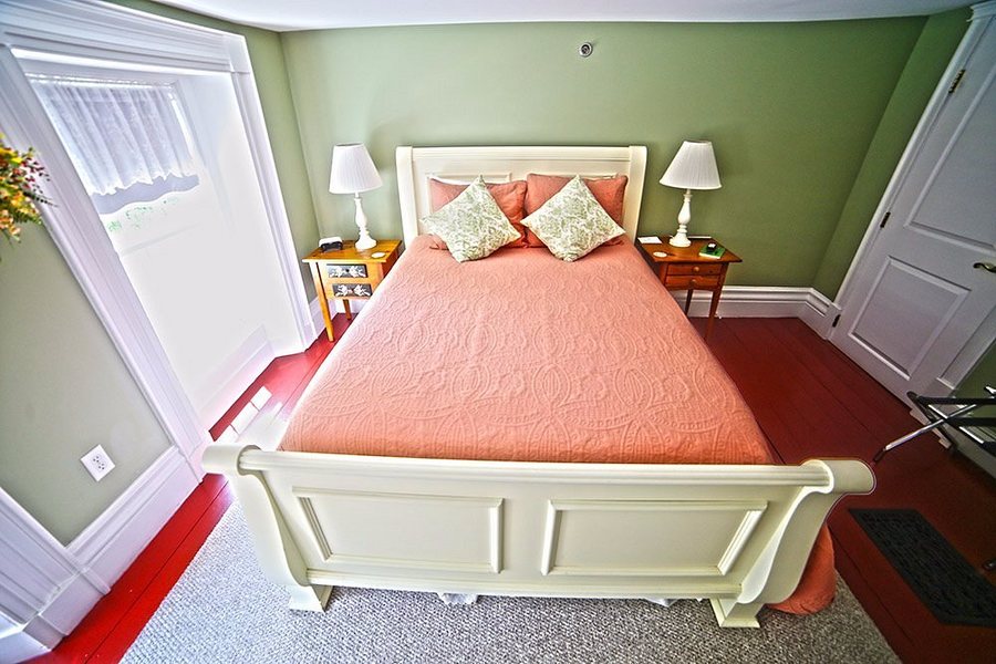 Ballard House Inn — Guest room