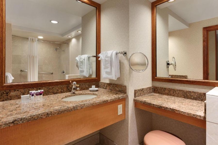 Bally s Lake Tahoe Casino Resort — Bathroom