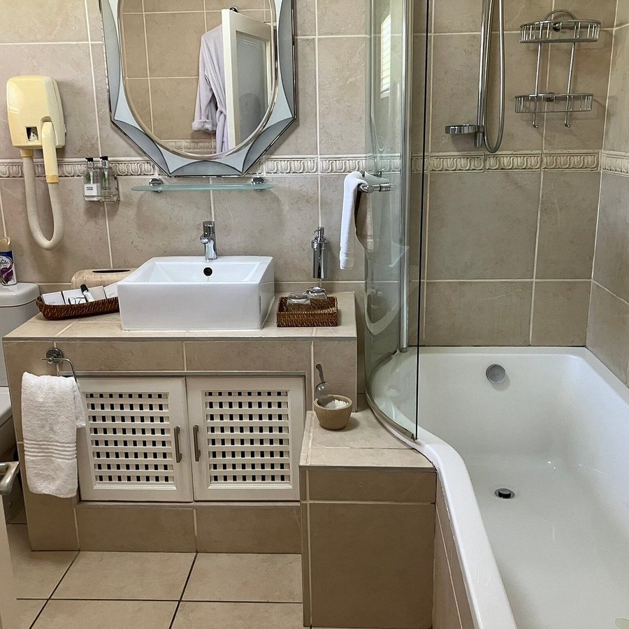 Ballyhigh Guest House — Bathroom