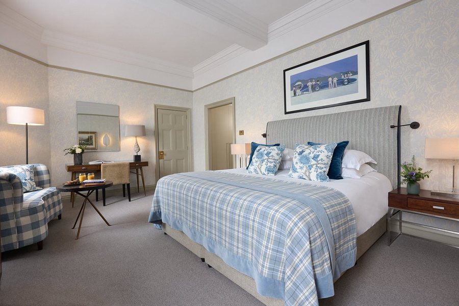 Balmoral Hotel — Guest room