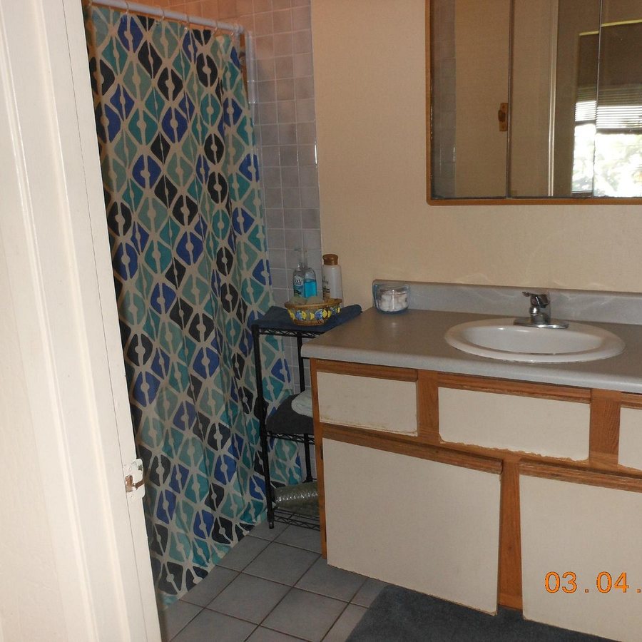 Bamboo Inn on Hana Bay — Bathroom