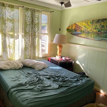 Banana Bungalow Maui Hostel — Guest room