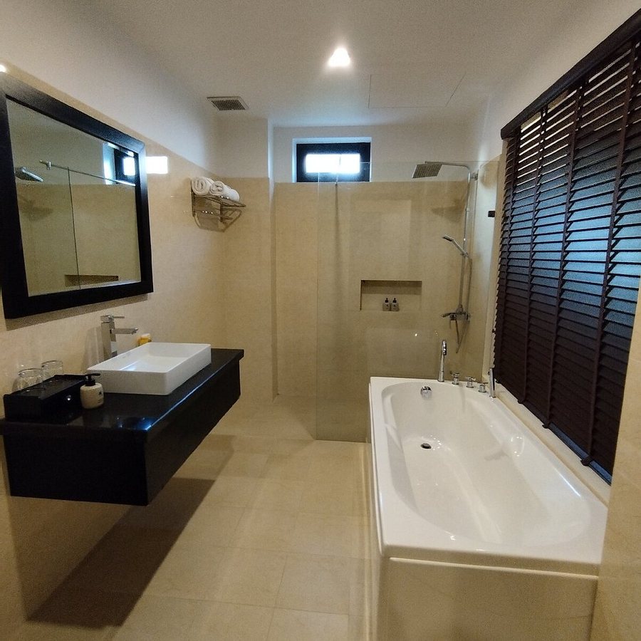 Banana Garden Hoi An Boutique Hotel — Bathroom