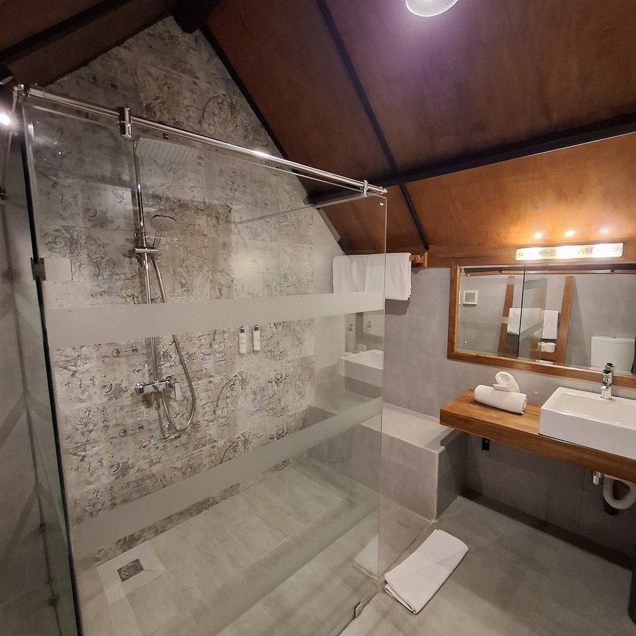 Bandarawela Hotel — Bathroom