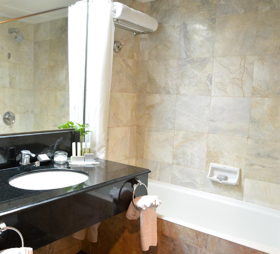 Bangkok Hotel Lotus Sukhumvit 33 by Compass Hospitality — Bathroom
