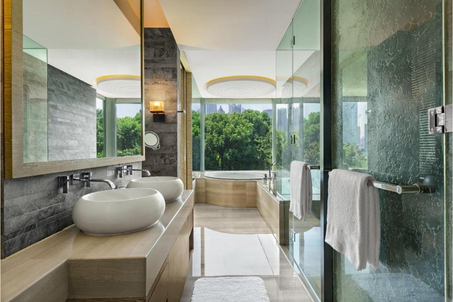 Banyan Tree Shanghai On The Bund — Bathroom