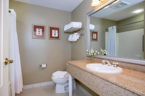 Bar Harbor Grand Hotel — Bathroom
