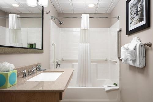 Bar Harbor Villager Motel — Bathroom