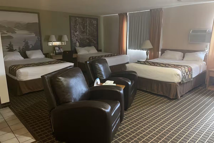 Baranof Lodge — Guest room
