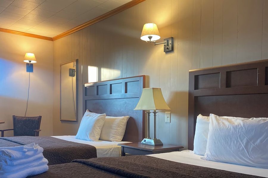Barberry Court Motel — Guest room