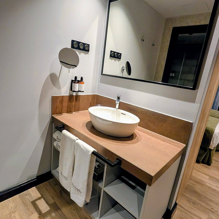 Barcelo Budapest — Bathroom