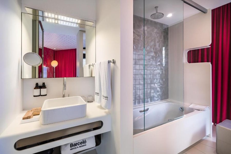 Barcelo Raval Barcelona Catalonia — Bathroom