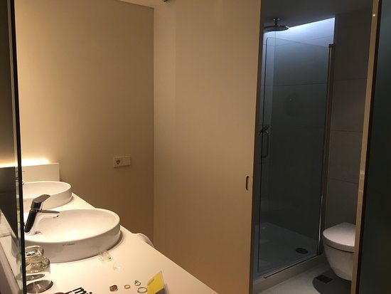 Barcelo Sants Barcelona Catalonia — Bathroom