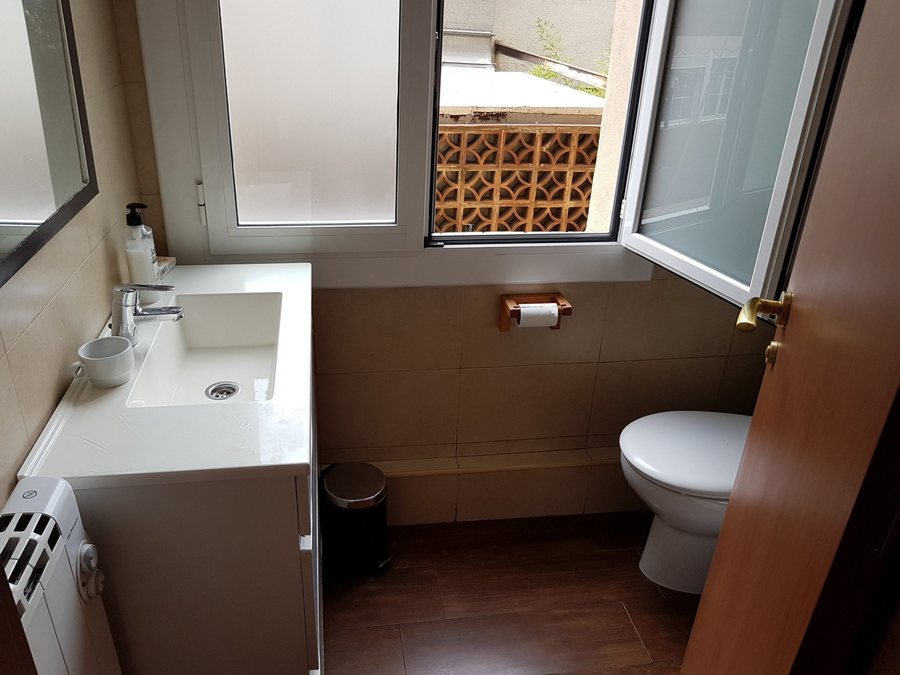 Barcelona Central Garden Hostel Barcelona Catalonia — Bathroom