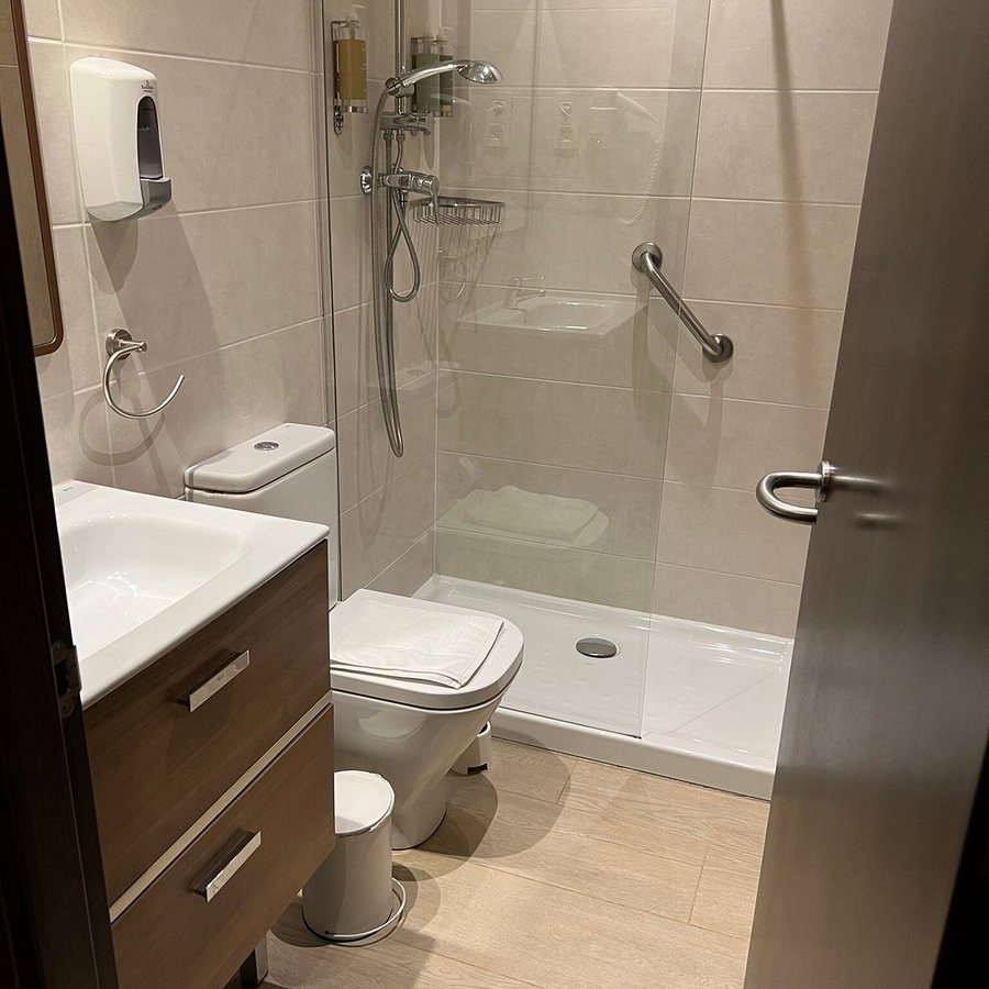 Barcelona City Centre Hostal Barcelona Catalonia — Bathroom