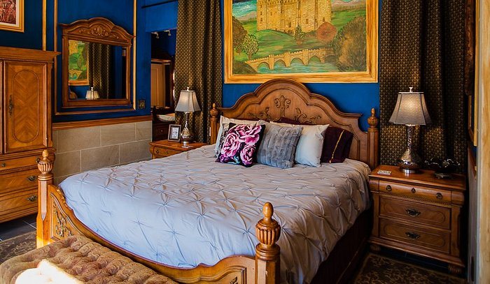 BarDew Valley Inn — Guest room