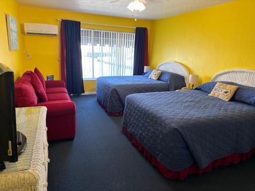 Barefoot Bay Resort and Marina — Guest room