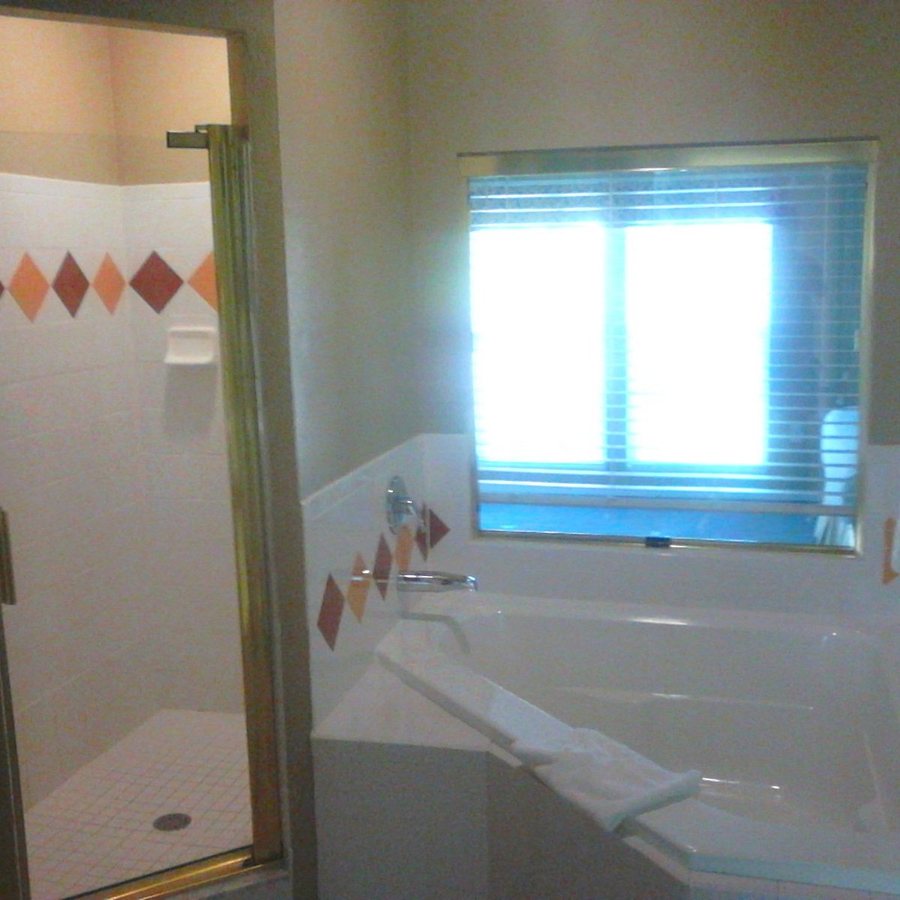 Barefoot n Resort — Bathroom