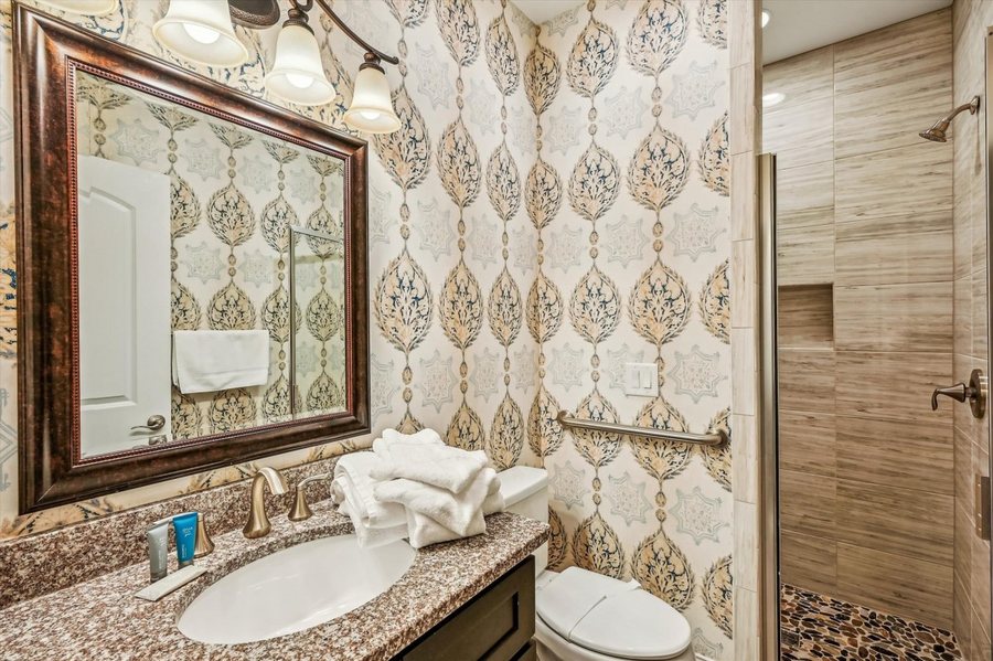 Barefoot Resort Golf — Bathroom