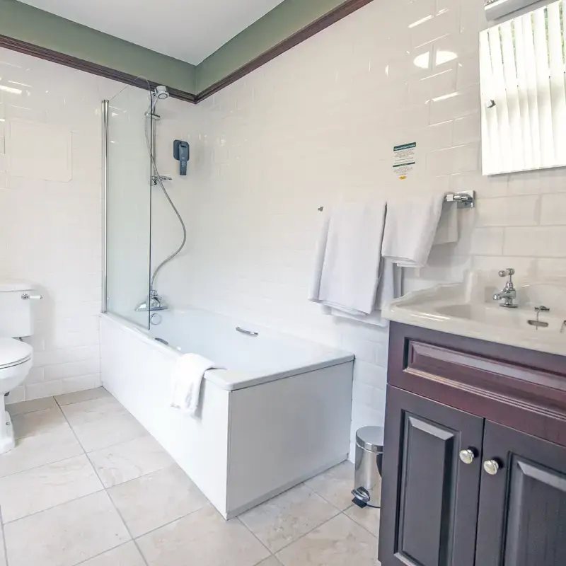 Barkers Island Inn — Bathroom