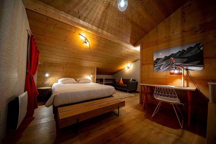 Base Camp Adventure Lodge — Guest room
