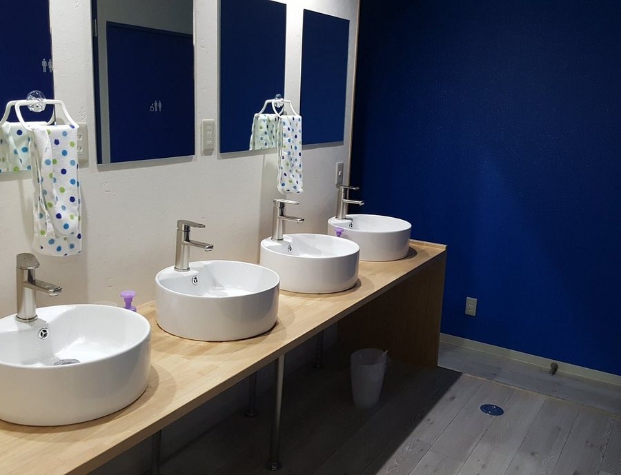 Base Camp Anchorage Hostel — Bathroom
