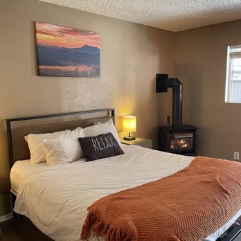 Basecamp at Snowbowl — Guest room