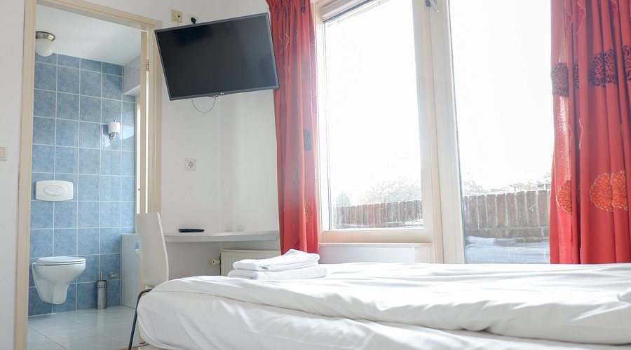 Basecamp IJmuiden — Guest room