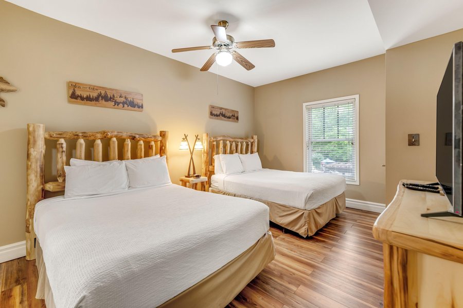 Baskins Creek Condos by VACASA — Guest room